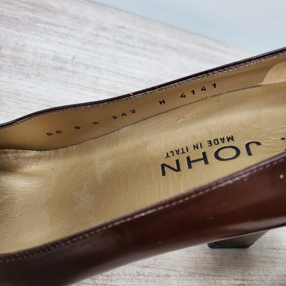 ST. JOHN Classic Brown Patent Heels w/Gold Hardware | Size: 8AA - Picture 7 of 9